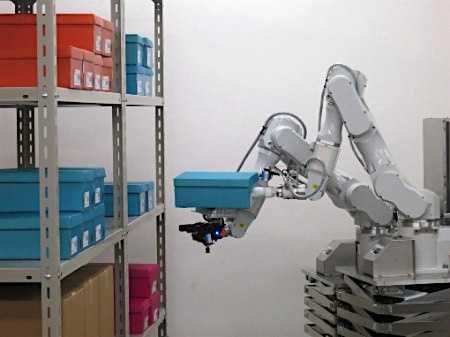 日本推出物流机器人 轻松从货架上抓取货物